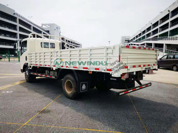 1 Unit HOWO ZZ1107G381CD1 Cargo Truck