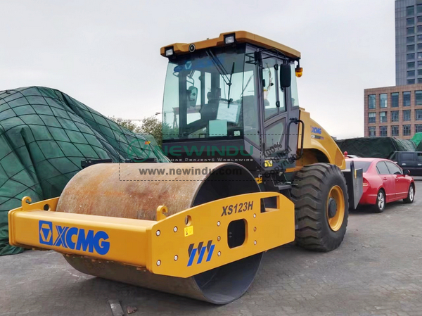 XCMG XC740K skid steer loader