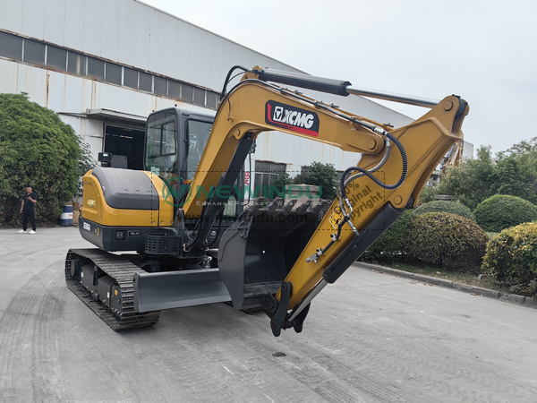 XCMG Excavator XE60GA & XMR060 Road Roller